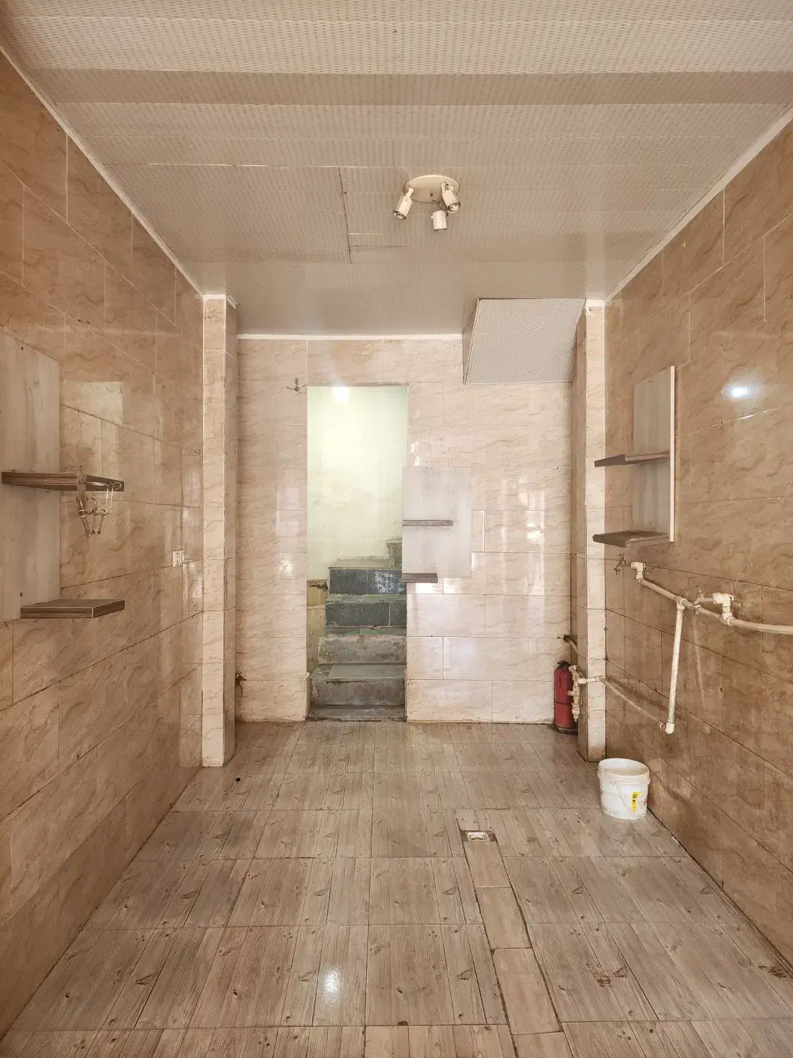 اجاره مغازه ۳۰متر +۳۰ بالکن در خیابان مالک اشتر|اجارهٔ مغازه و غرفه|رشت, معلولین|دیوار