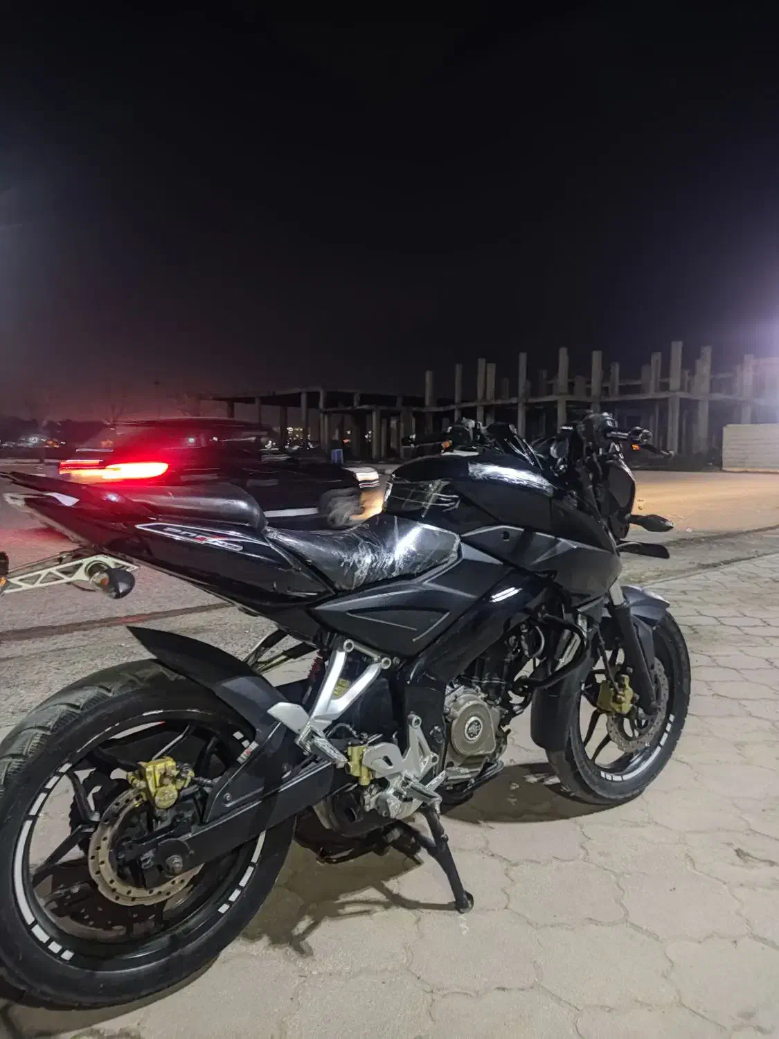 ان اس ۲۰۰ در حد|موتورسیکلت|گنبد کاووس, |دیوار