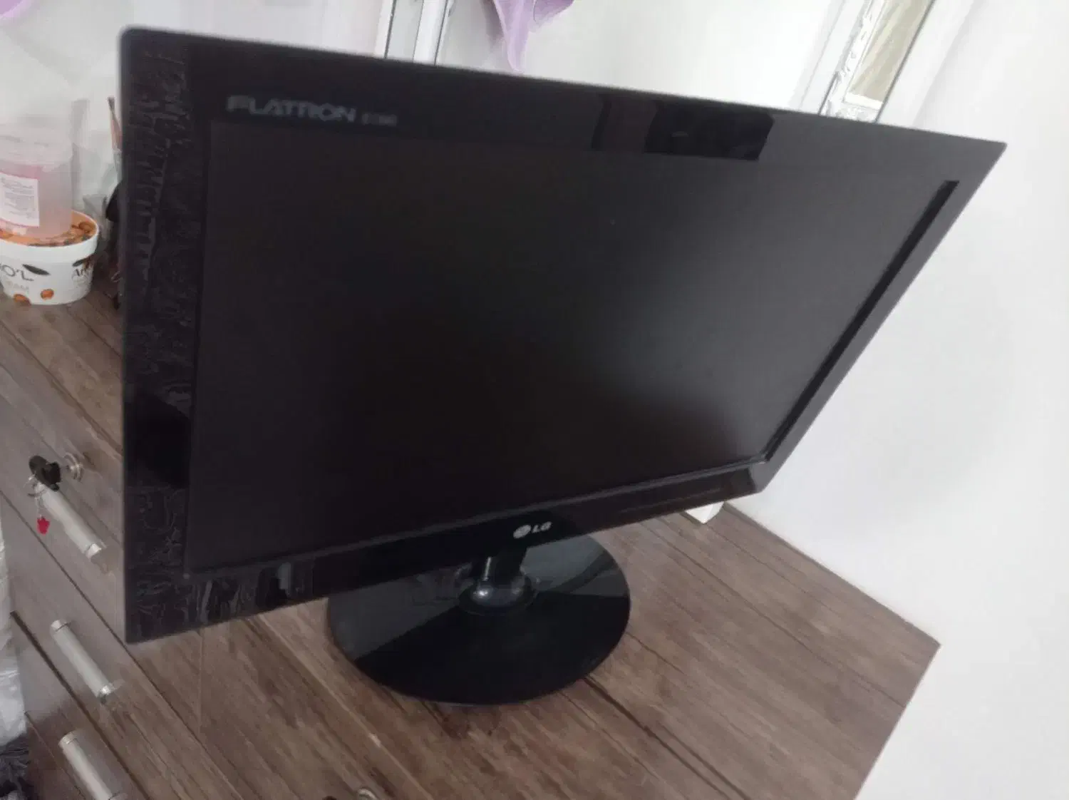 تلویزیون مانیتور LG الجی 19اینچ کاملا سالم|تلویزیون و پروژکتور|تهران, امام زاده حسن|دیوار