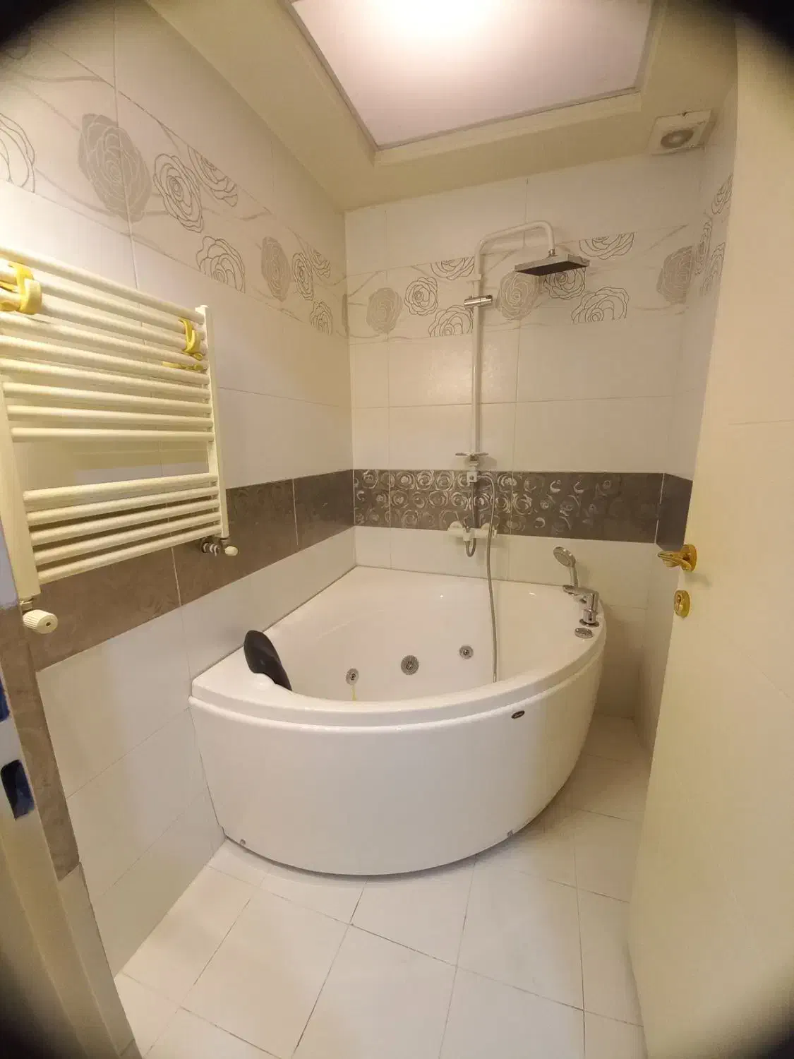 پاسداران / ۱۳۵ متر ۳ خواب / ۲ پارکینگ