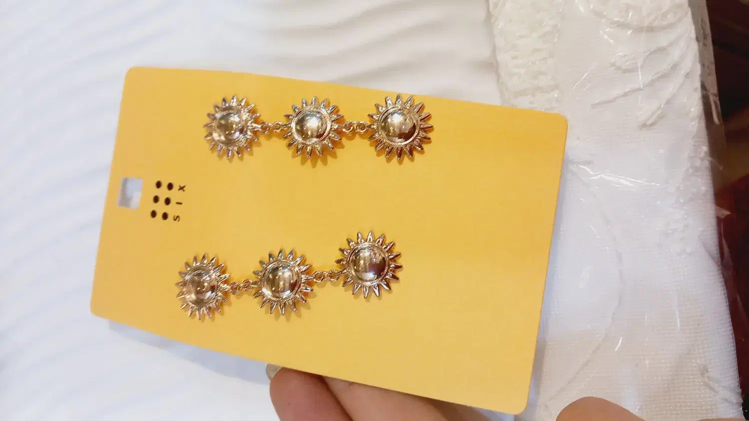 انواع اکسسوری برند در گالری هنرآذین|بدلیجات|لار, |دیوار