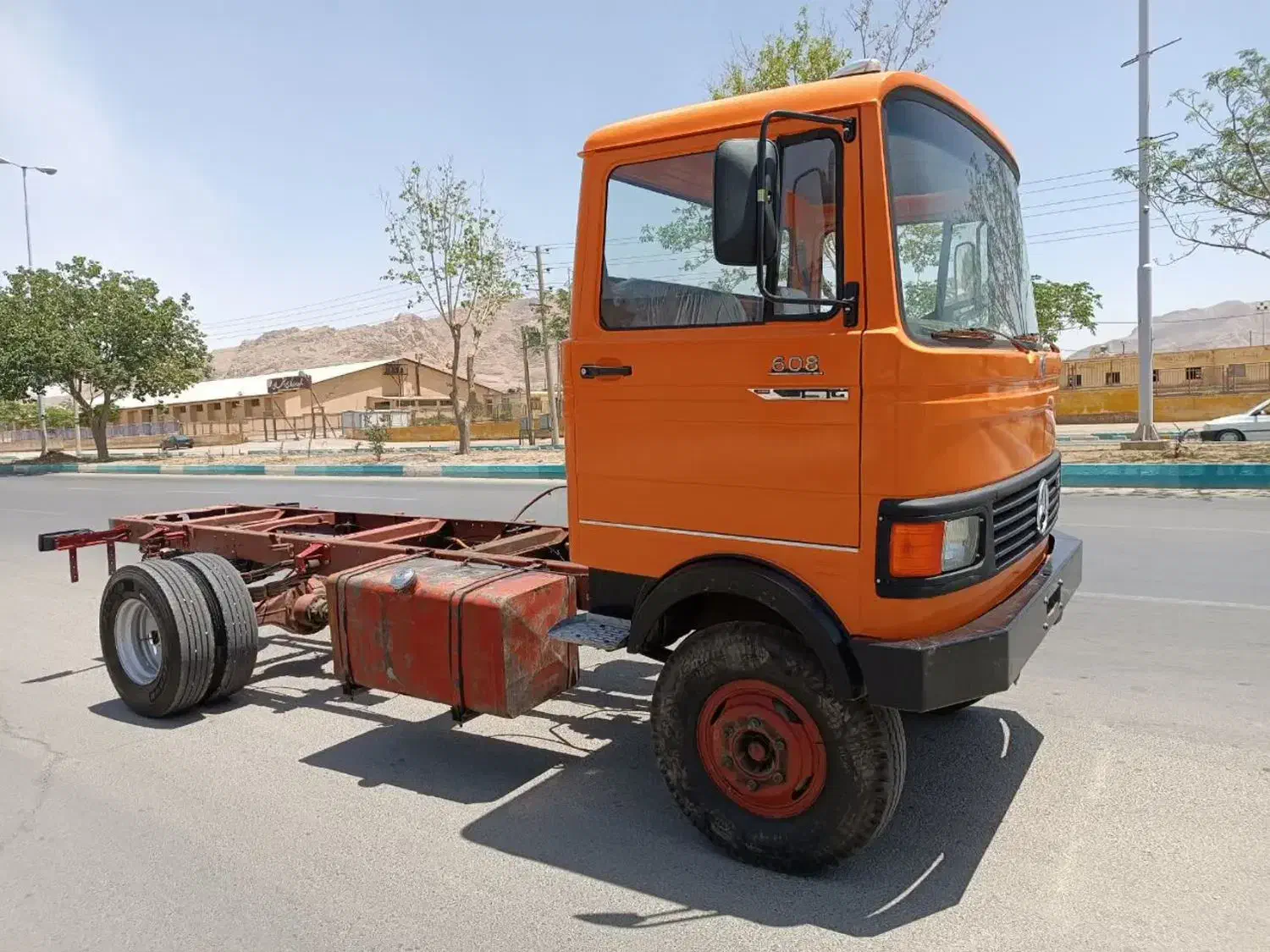 خاور ۸۰۸ مدل ۸۱ خانگی و تر وتمیز|خودرو سنگین|اصفهان, ارغوانیه|دیوار