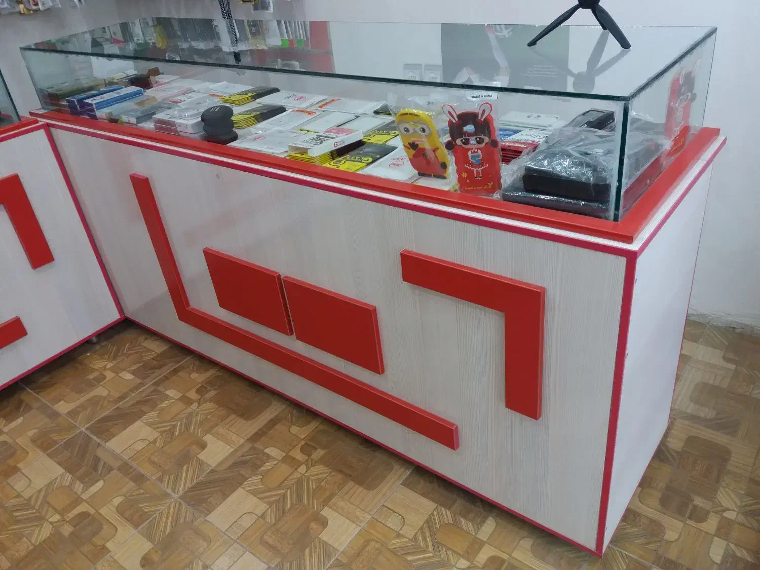 فروش ویترین و تخته رگال سِت قرمز|فروشگاه و مغازه|شهرکرد, |دیوار