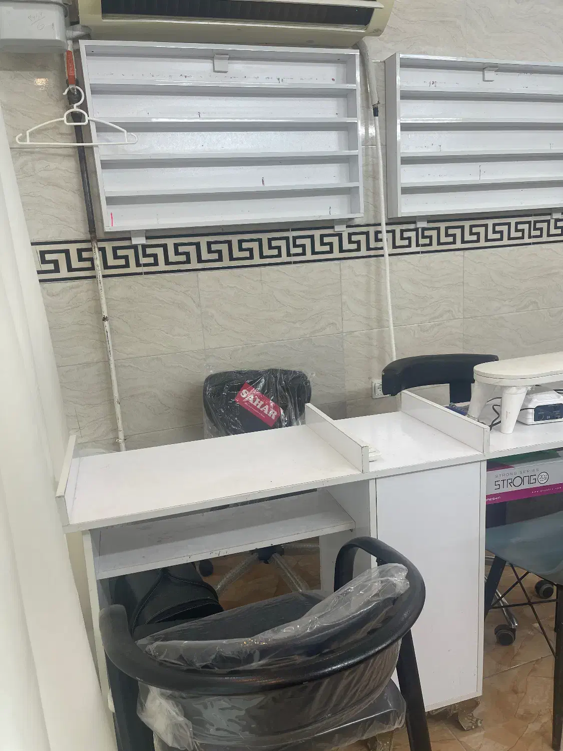 میزوصندلی ناخن|آرایشگاه و سالنهای زیبایی|لاهیجان, آهندان|دیوار