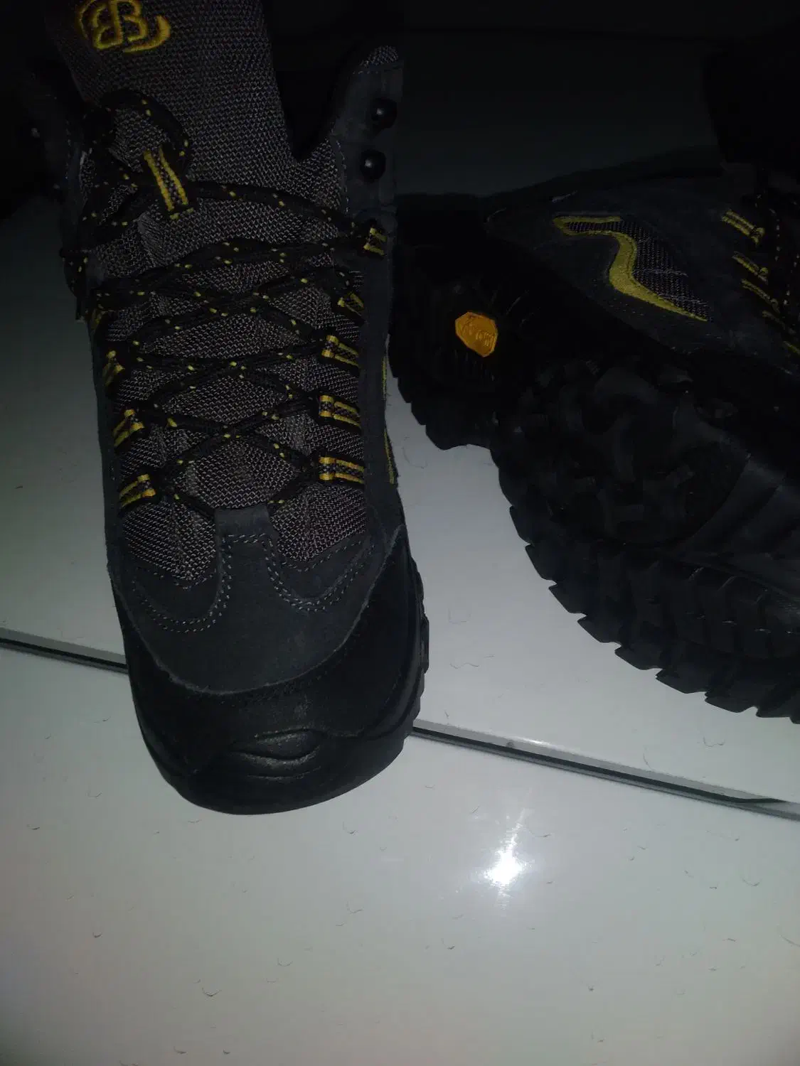 پوتین اصل سایز ۴۱ بزرگ قالب به ۴۲ هم میخوره|کیف، کفش، کمربند|ارومیه, |دیوار