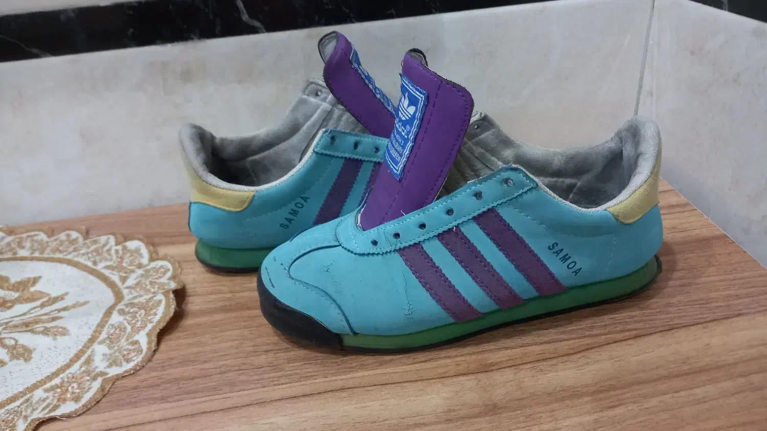 کتونی زد ایکس|کیف، کفش، کمربند|ری, شهادت|دیوار