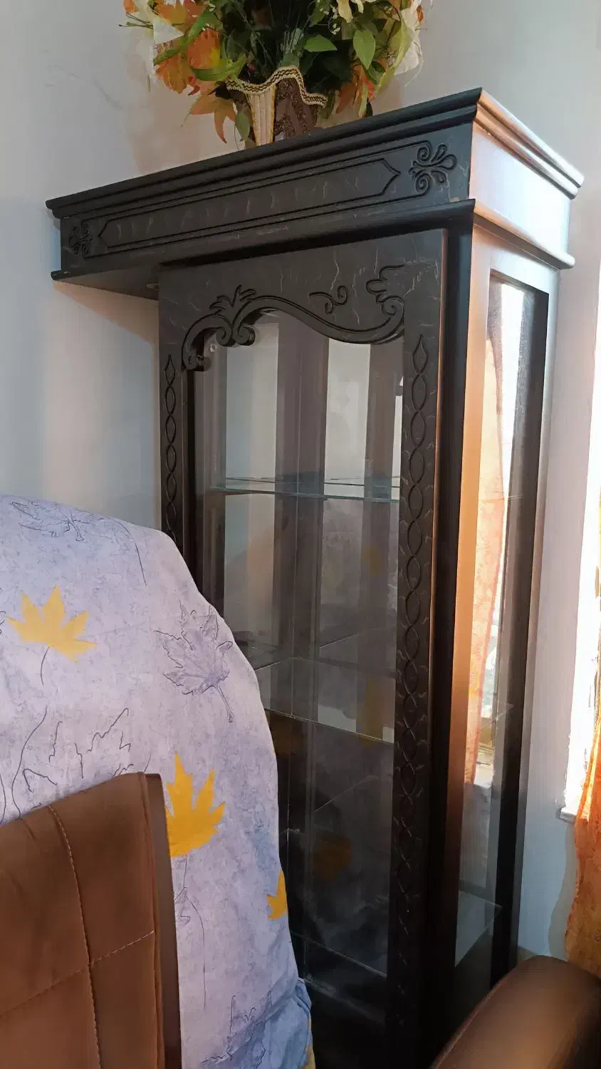 ویترین سالم و در حد نو|مبلمان خانگی و میز عسلی|لاهیجان, یوسف آباد|دیوار