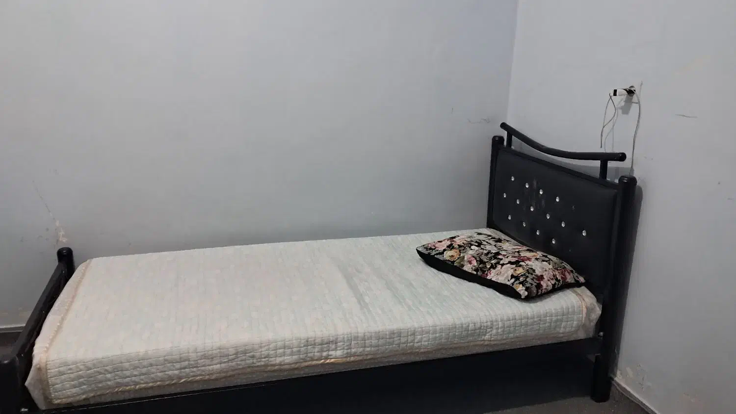 تختخواب یک نفره همراه با تشک|تخت و سرویس خواب|ایلام, |دیوار