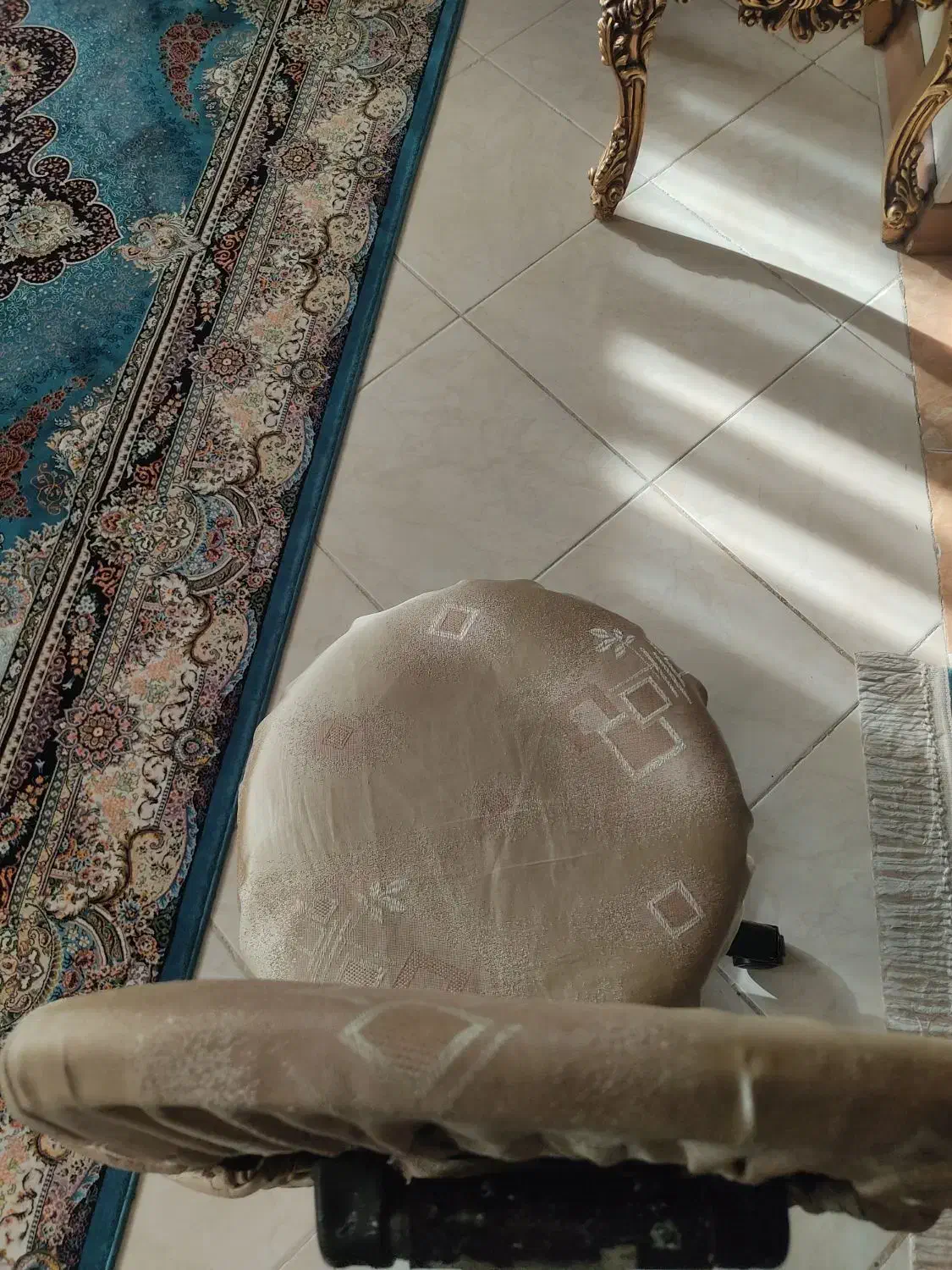 صندلی|صندلی و نیمکت|اصفهان, رکن الدوله شرقی|دیوار