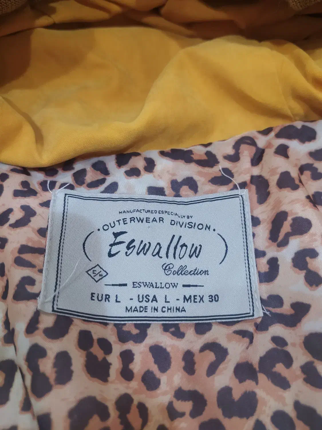 کاپشن|لباس|نکا, |دیوار