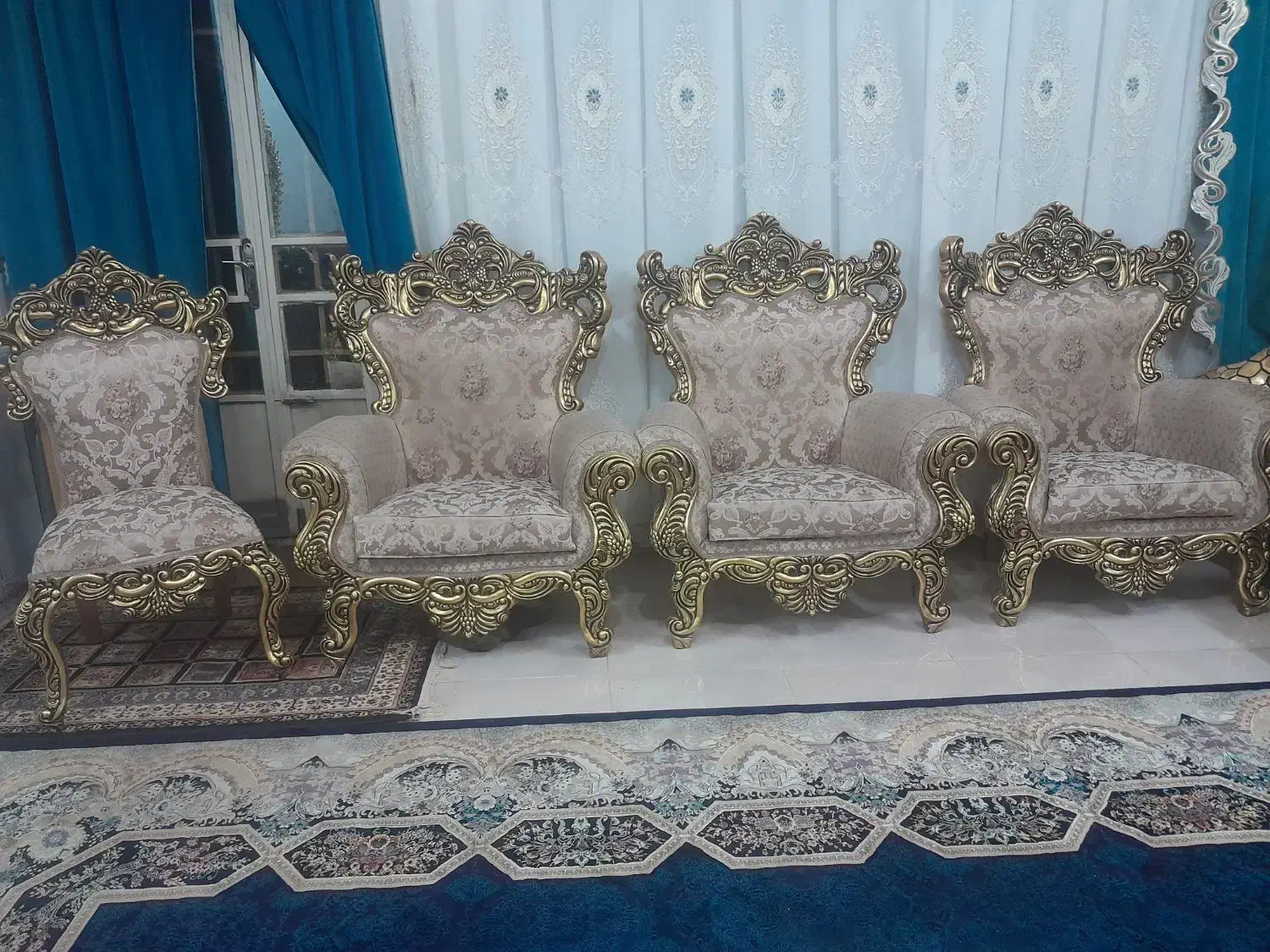 مبل ۹نفره سلطنتی همراه میز|مبلمان خانگی و میز عسلی|تربتحیدریه, فتح المبین|دیوار