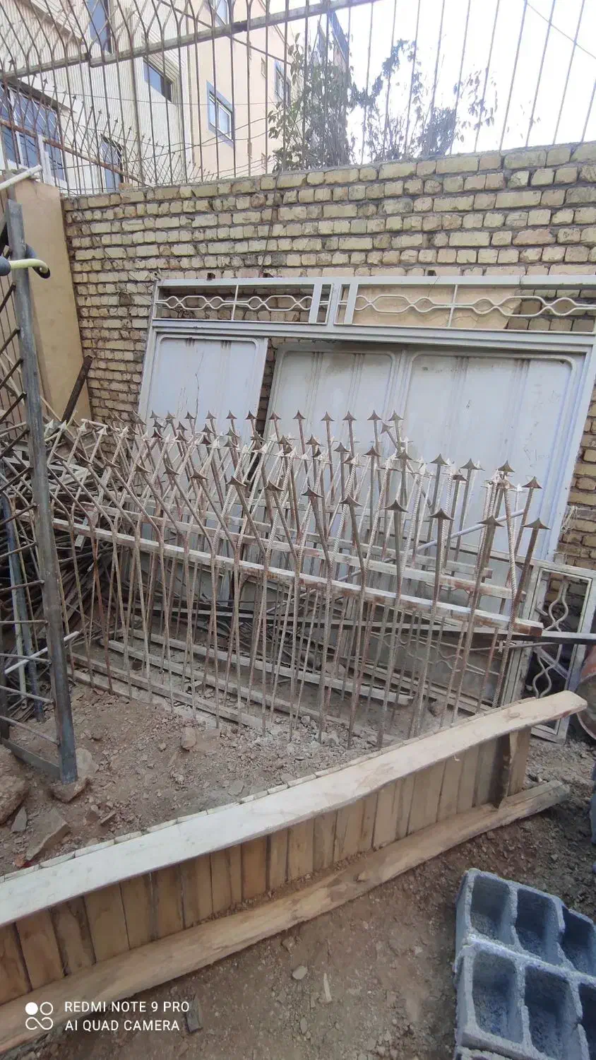 فروش ضایعات اهن و درب اهنی و حفاظ اهنی و خاموت|مصالح و تجهیزات ساختمان|اصفهان, خواجو|دیوار