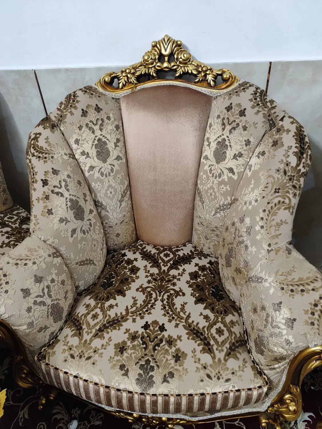 مبلمان سلطنتی اصل در حد نو همراه جلو مبلی و عسلی|مبلمان خانگی و میز عسلی|دامغان, |دیوار