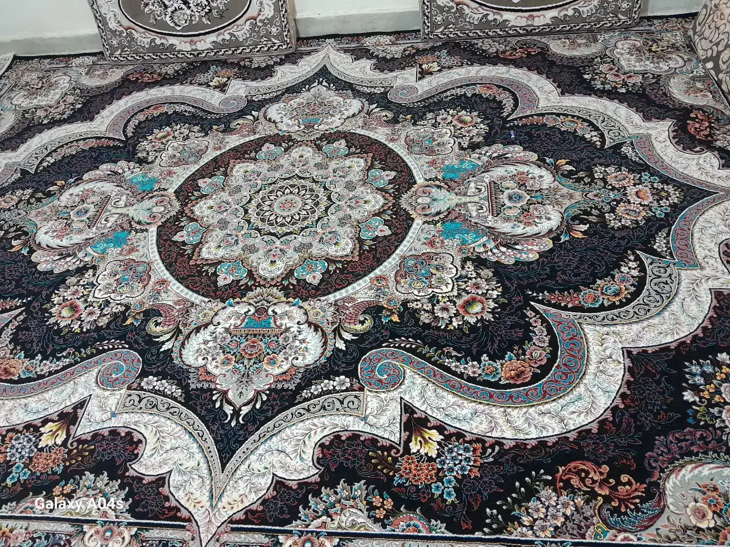 دو عدد فرش نه متری|فرش|چهارباغ, |دیوار