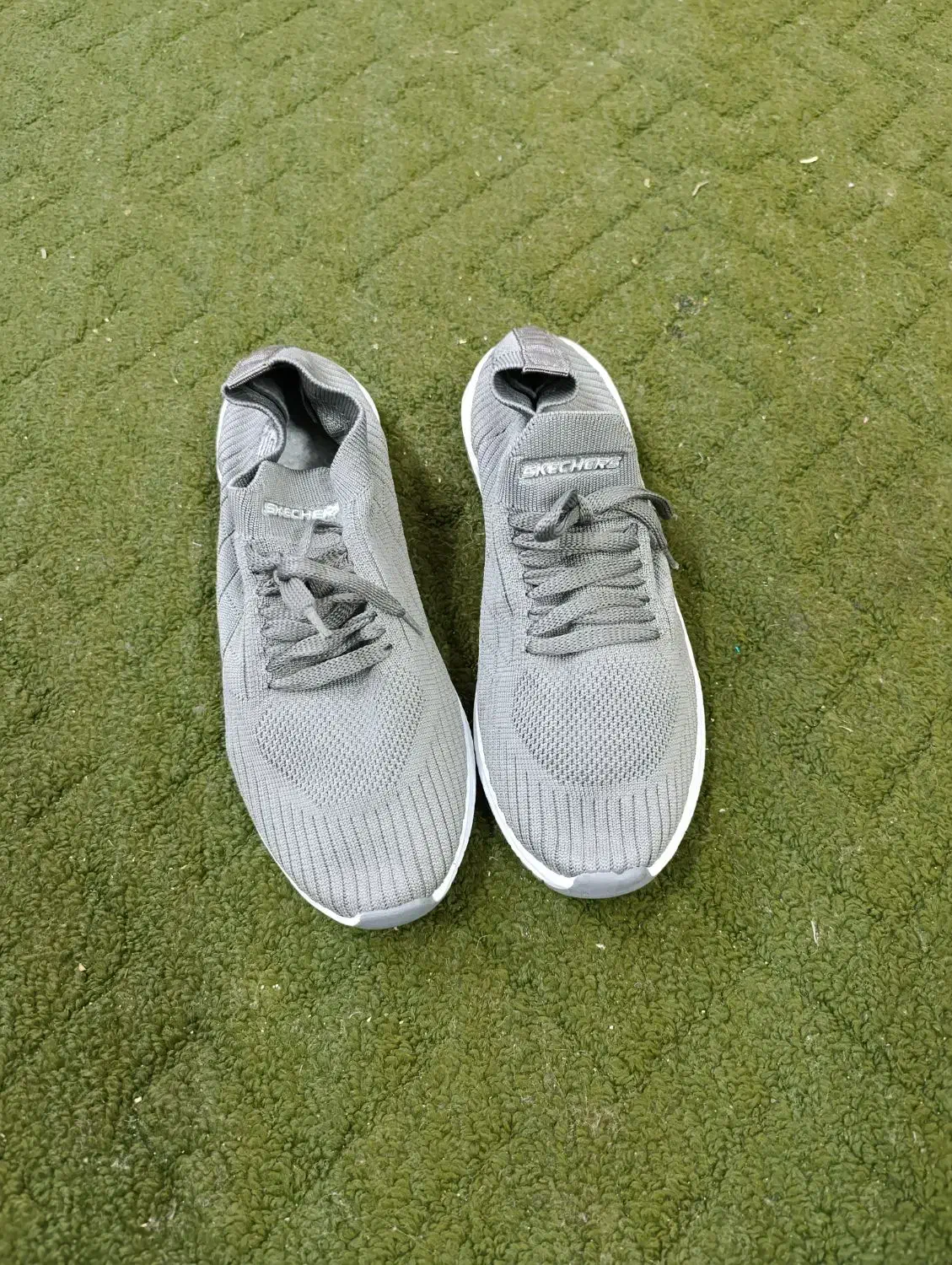 کفش کتانی سایز 43رنگ طوسی نو|کیف، کفش، کمربند|اوز, |دیوار