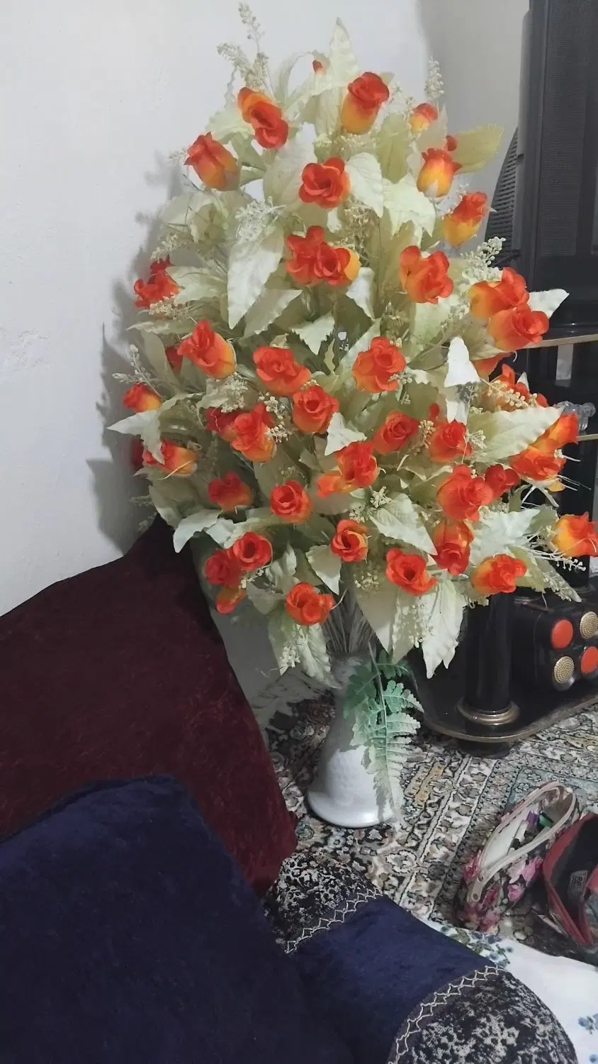گلوگلدان|گل مصنوعی|قم, وادی السلام|دیوار