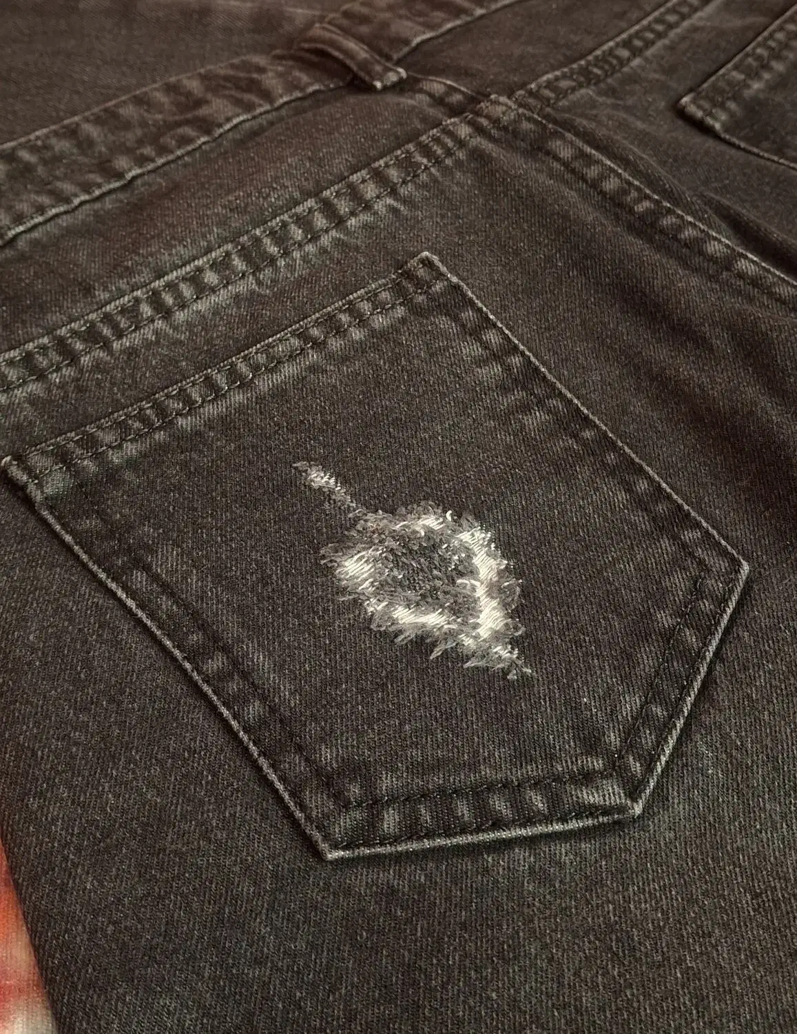 شلوار لی|لباس|لاهیجان, شیشه گران|دیوار