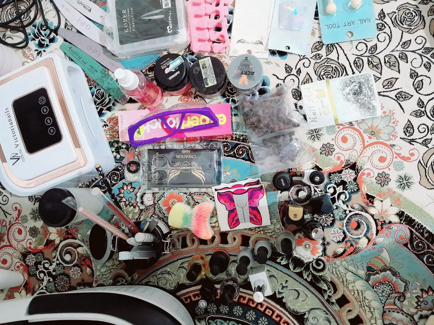 لوازم ناخن در حد نو|آرایشگاه و سالنهای زیبایی|دالخانی, |دیوار