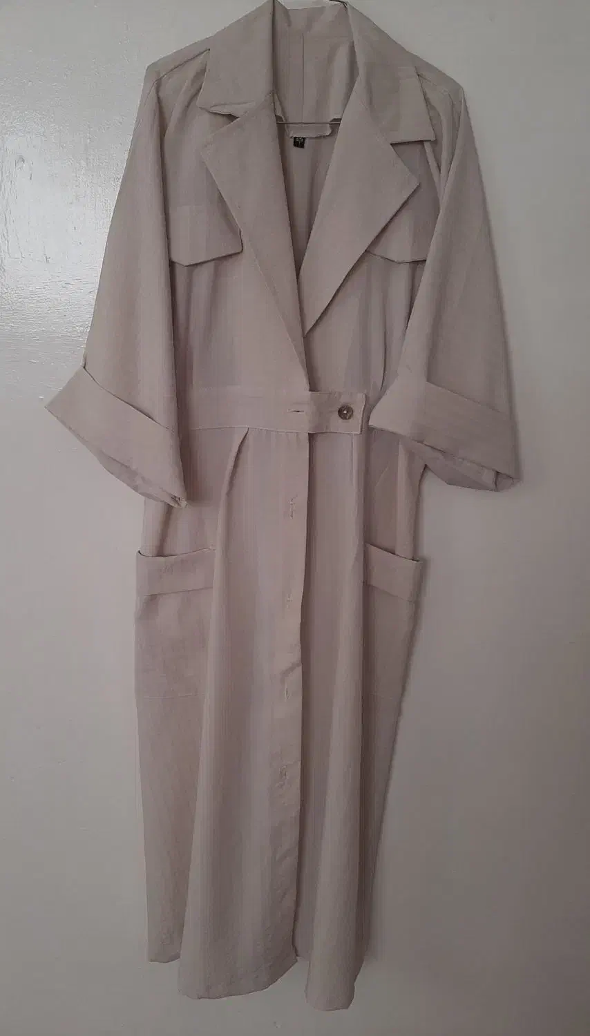 تعدادی لباس نو|لباس|نهاوند, |دیوار