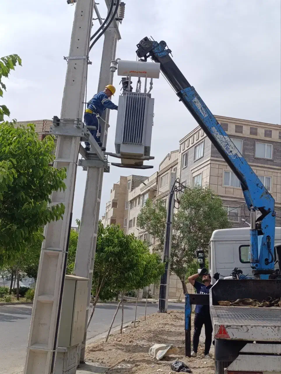 جرثقیل ۳تن ۵ تن و ۱۰تن بالابر و تریلی کفی|خدمات حمل و نقل|کرج, کمال‌شهر|دیوار