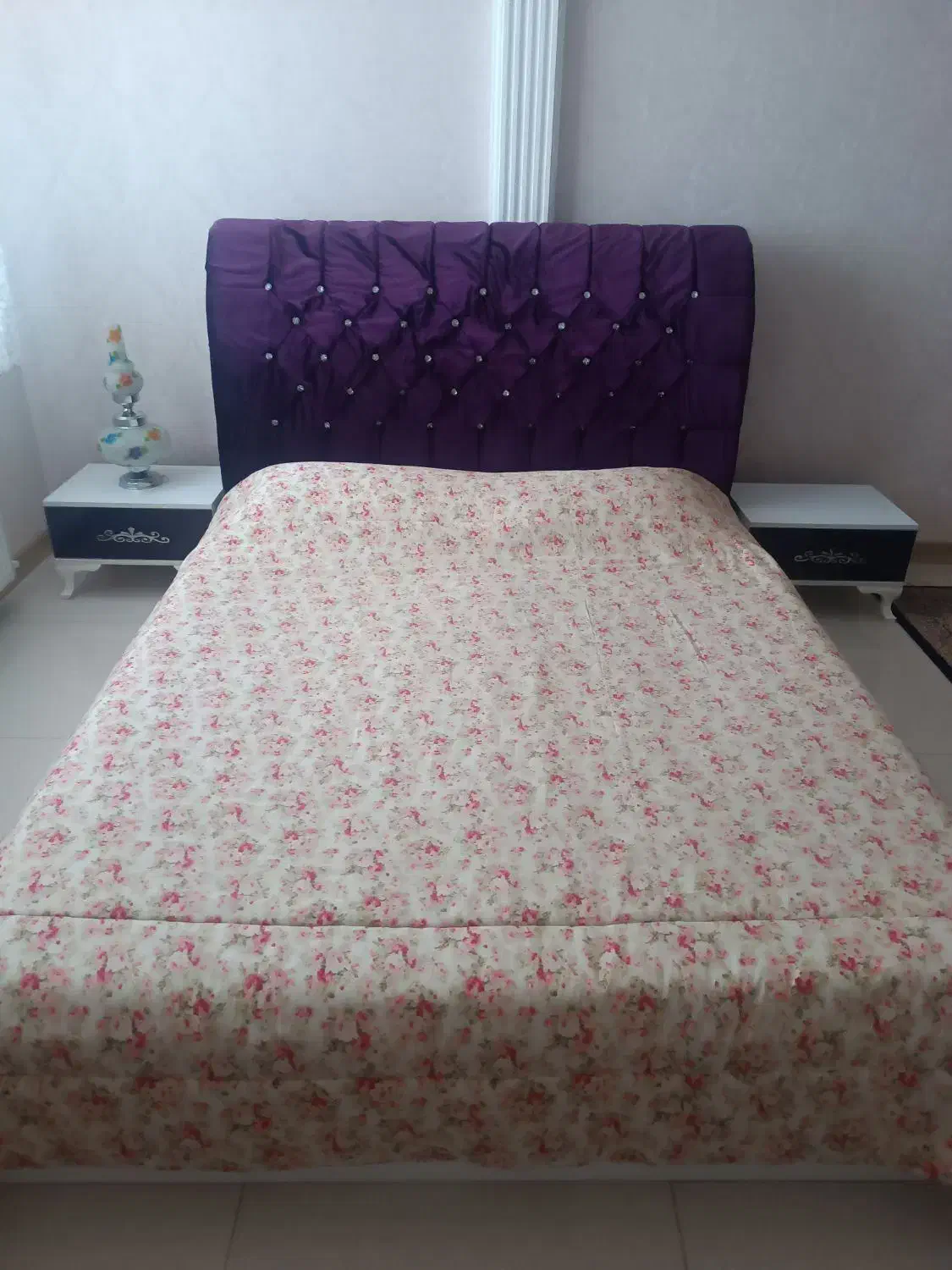 تخت دو نفره همراه آینه و دوعدد پاتختی|تخت و سرویس خواب|قیدار, |دیوار