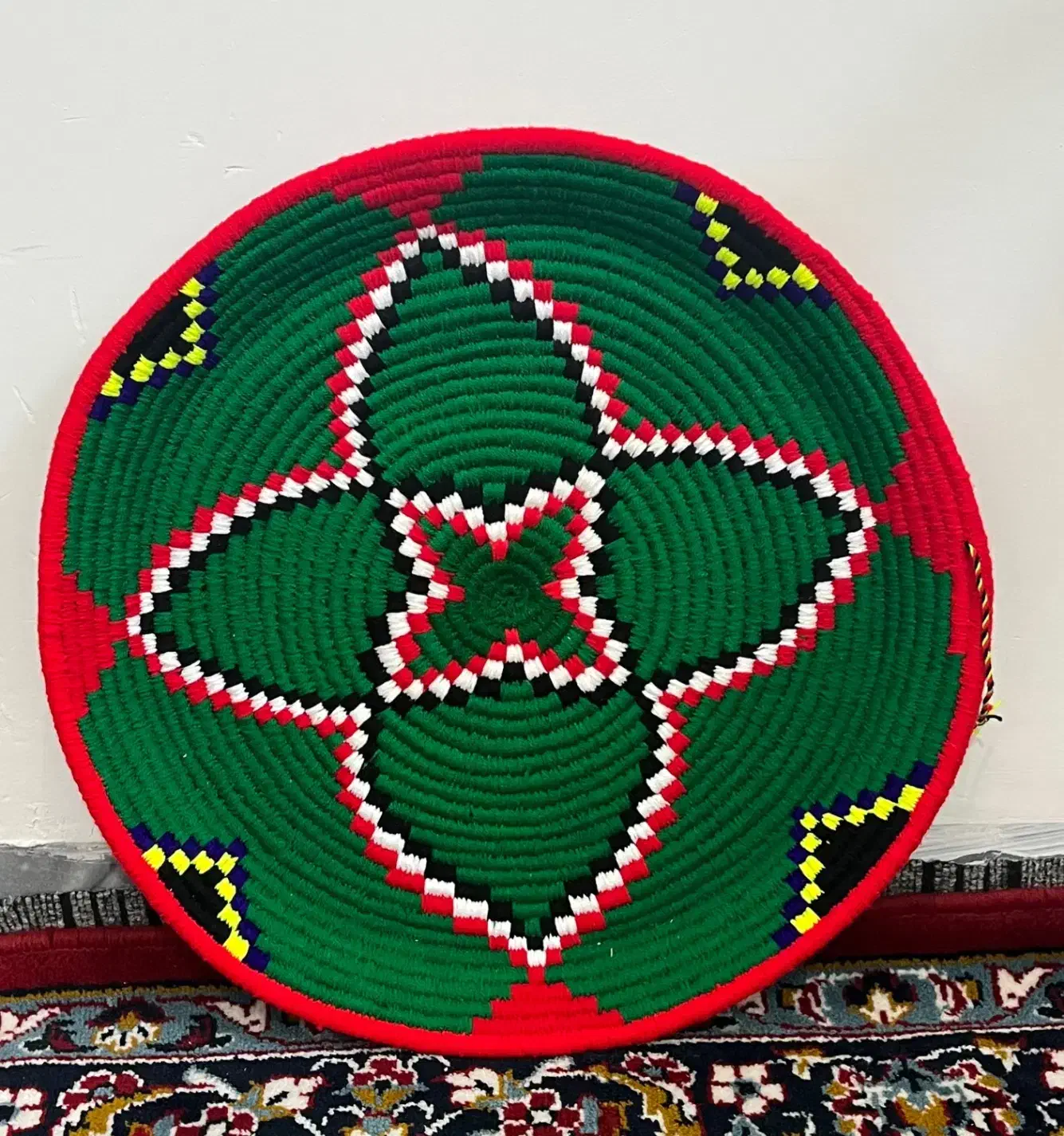 طبق کاموایی دست بافت|صنایع دستی و سایر لوازم تزئینی|آبدانان, |دیوار