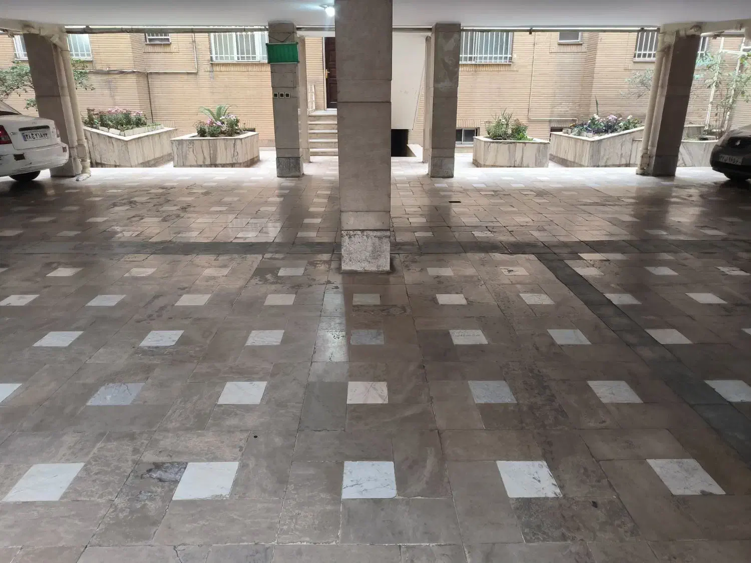 آپارتمان فلکه اول ۱۰۰ متر دو خواب طبقه اول