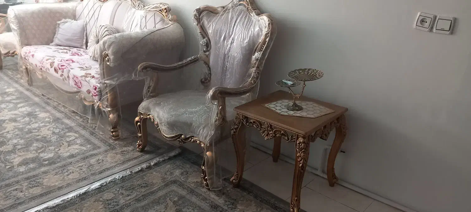 مبل سلطنتی|مبلمان خانگی و میز عسلی|اسلام‌شهر, باغ فیض|دیوار
