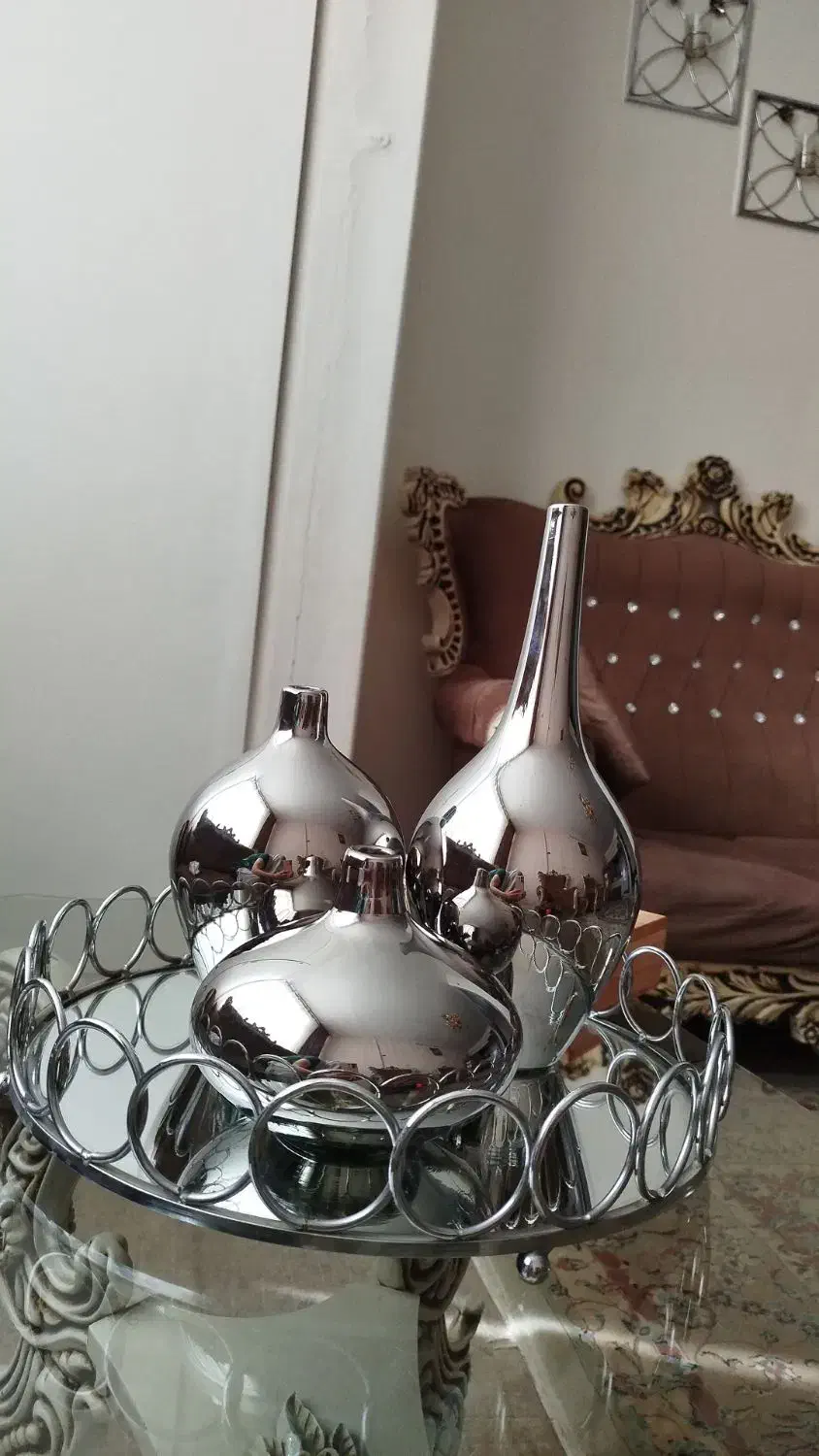 سینی گرد استیل آینه ای و سه عدد جام شراب|صنایع دستی و سایر لوازم تزئینی|تهران, شهرک طالقانی|دیوار