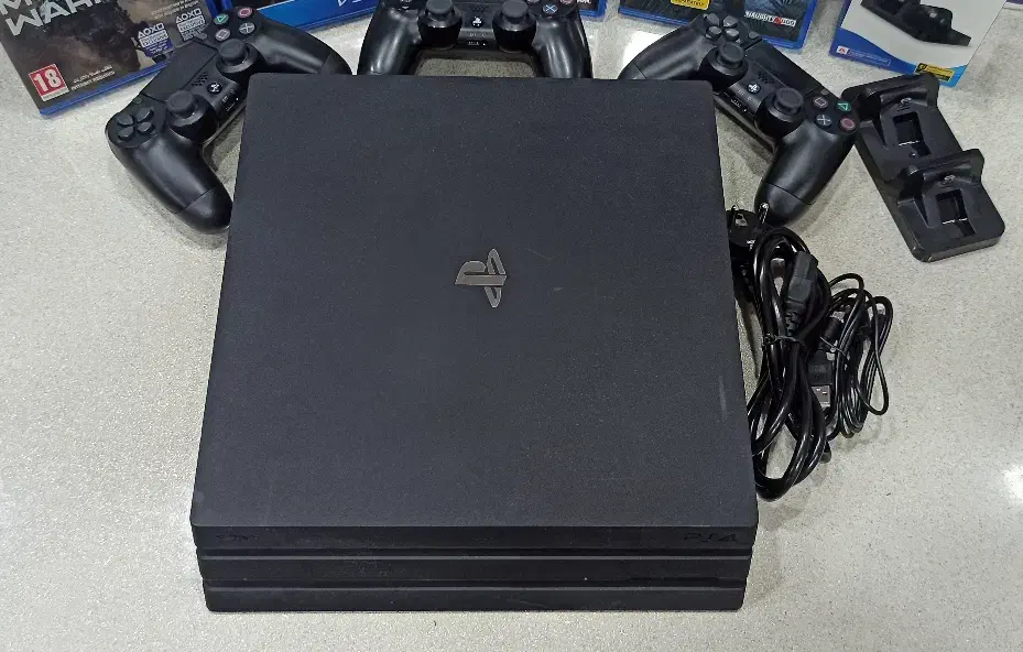 PS4 PRO  سه دسته فول بازی|کنسول، بازی ویدئویی و آنلاین|ری, هاشم‌آباد|دیوار