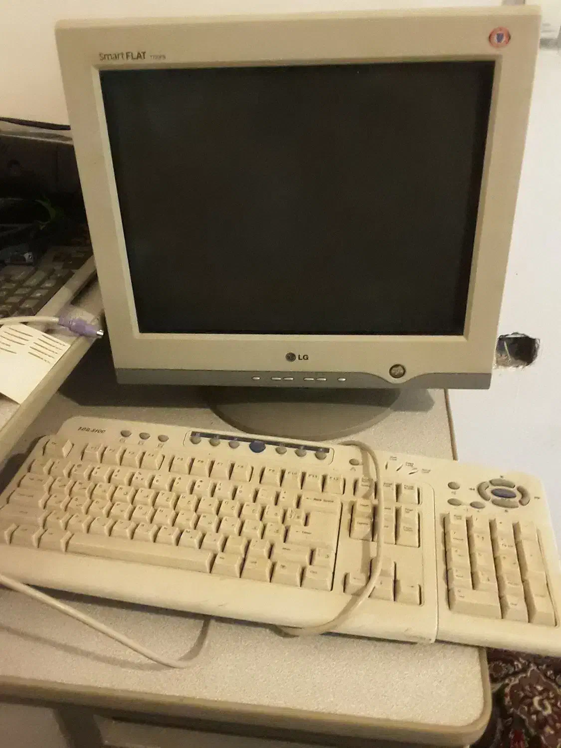 مانیتور وموس صحفه کلیدبا همراه میز|رایانه رومیزی|خرمآباد, |دیوار