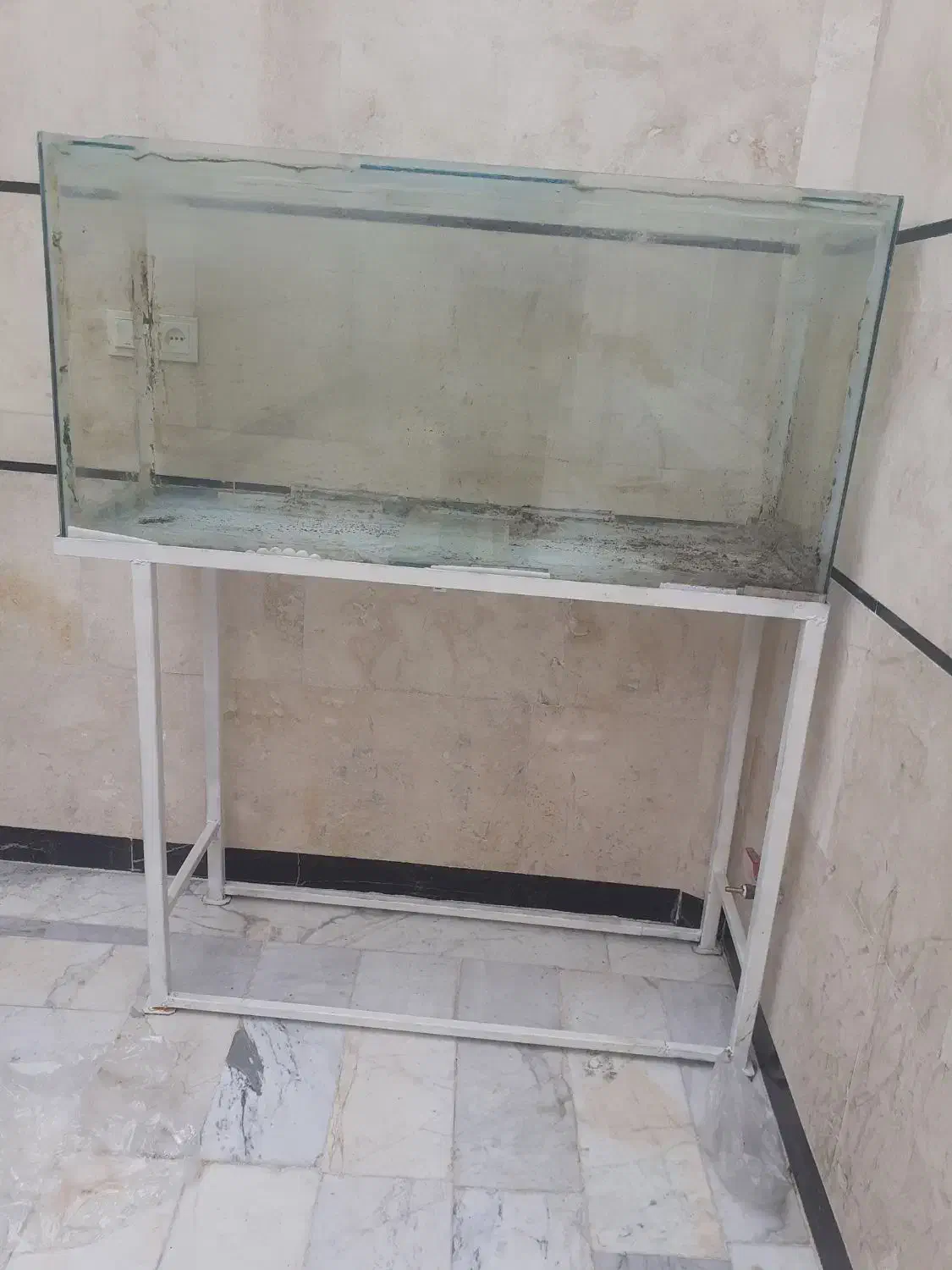 آکواریوم بزرگ با چهار پایه|ماهی|خمینیشهر, |دیوار