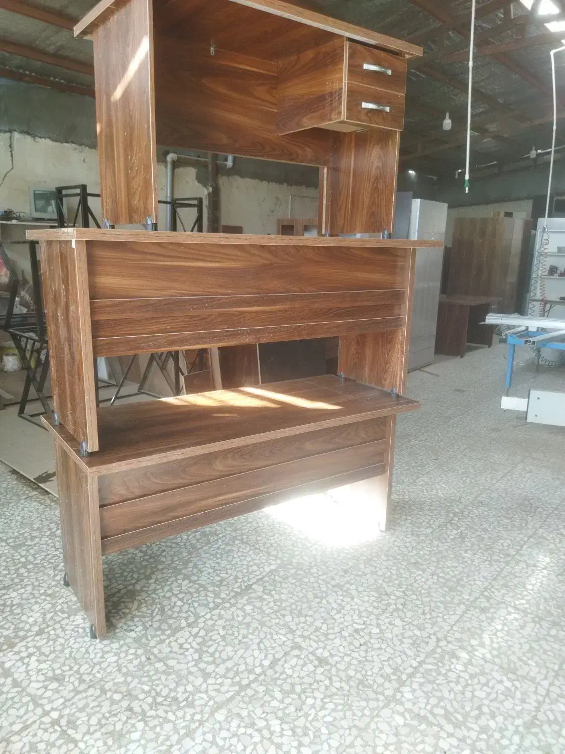 میز اداری|مبلمان اداری|اصفهان, ناصرخسرو|دیوار