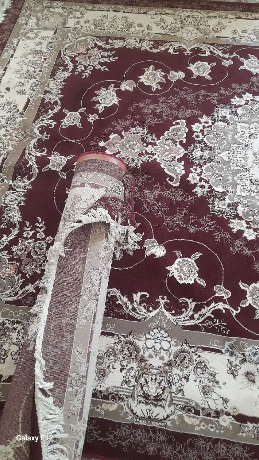 یک جفت فرش قهوای و ۶ عدد پشتی|فرش|دشت ذهاب, |دیوار