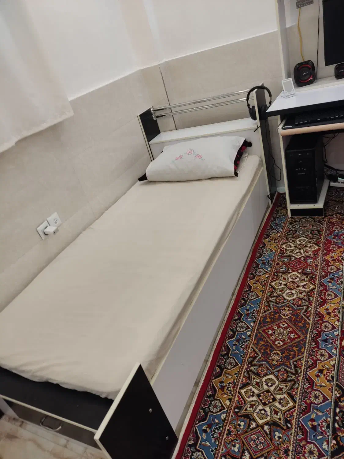 ست میزکامپیوتر و تخت و تشک|میز تحریر و کامپیوتر|تبریز, |دیوار