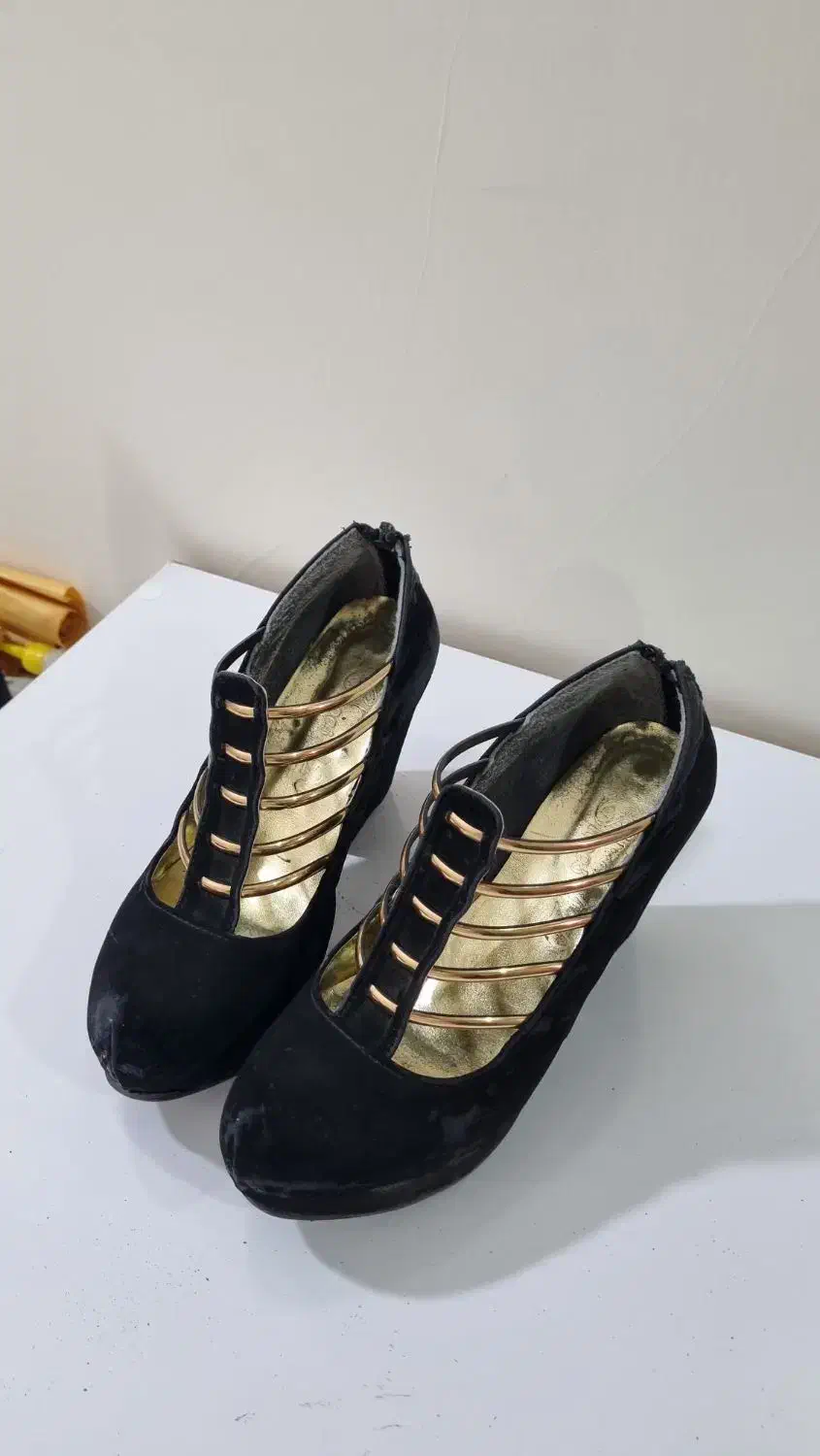 کفش مجلسی|کیف، کفش، کمربند|اسفراین, |دیوار