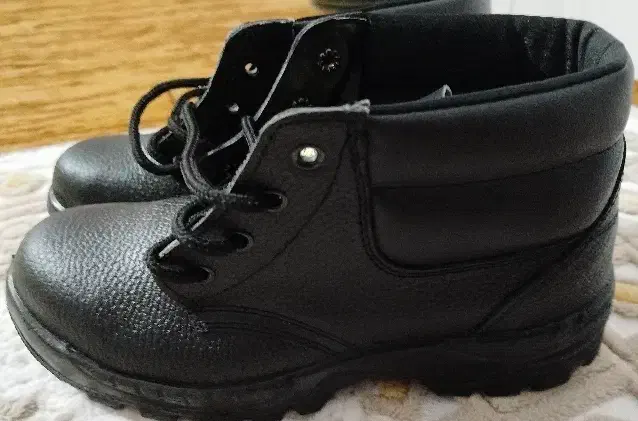 کفش کارنو فقط سایز40موجوده|کیف، کفش، کمربند|شیروان (خراسان), |دیوار