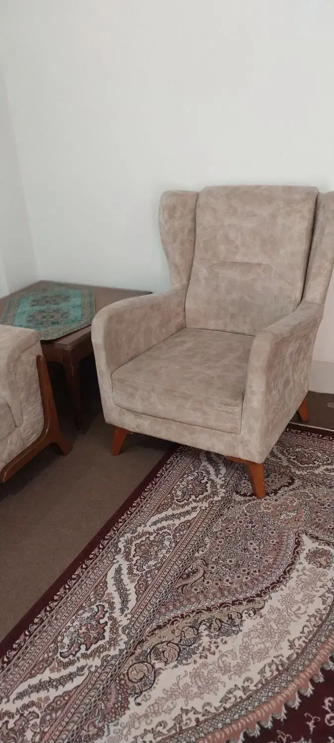 مبل تر و تمیز به علت جا به جایی میخواهم بفروشم|مبلمان خانگی و میز عسلی|علیآباد کتول, |دیوار