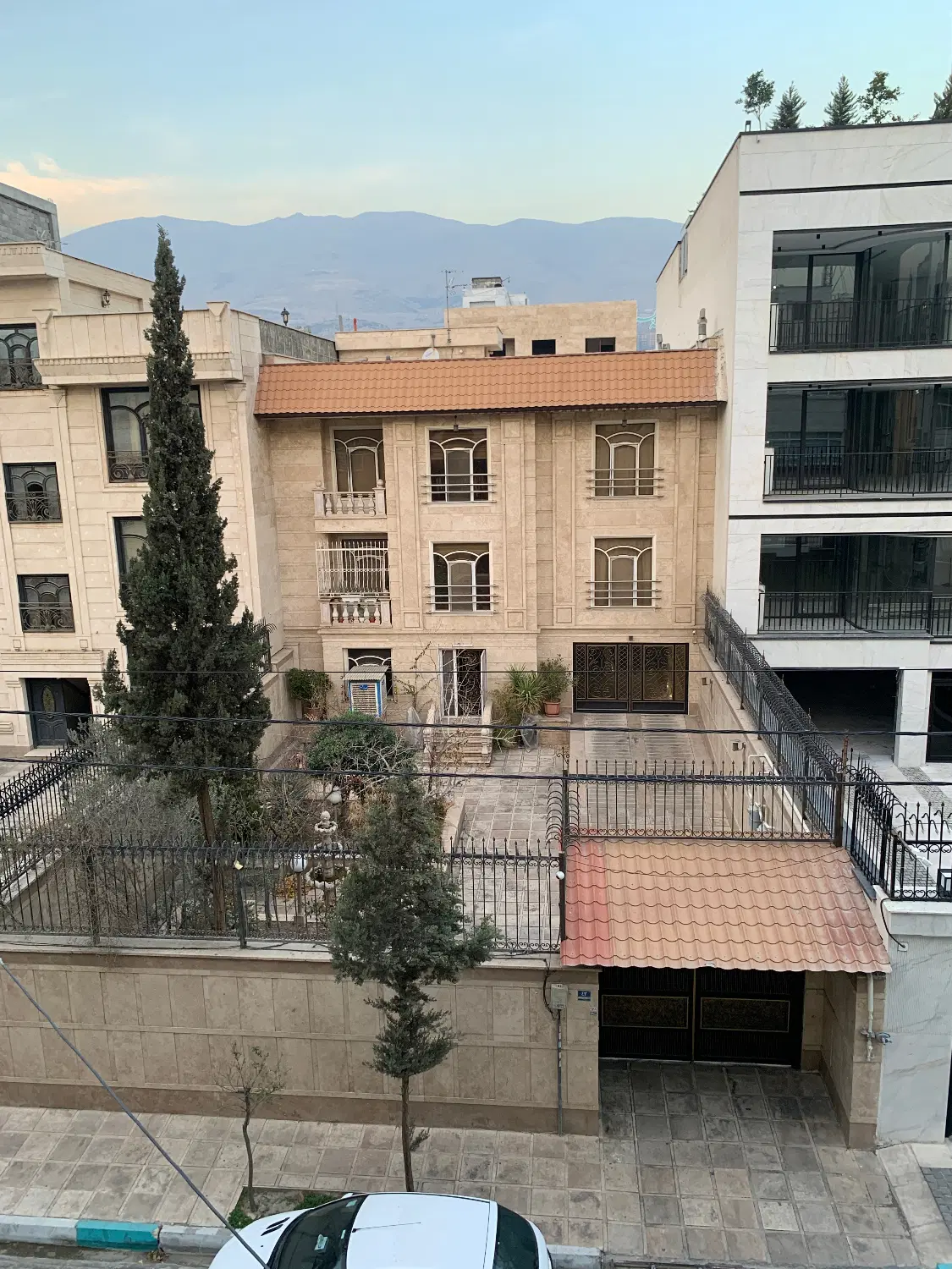 مستغلات۳۰۰متری قابل سکونت۳طبقه/تکواحد/شهرک راه آهن|فروش خانه و ویلا|تهران, گلستان (شهرک راه آهن)|دیوار