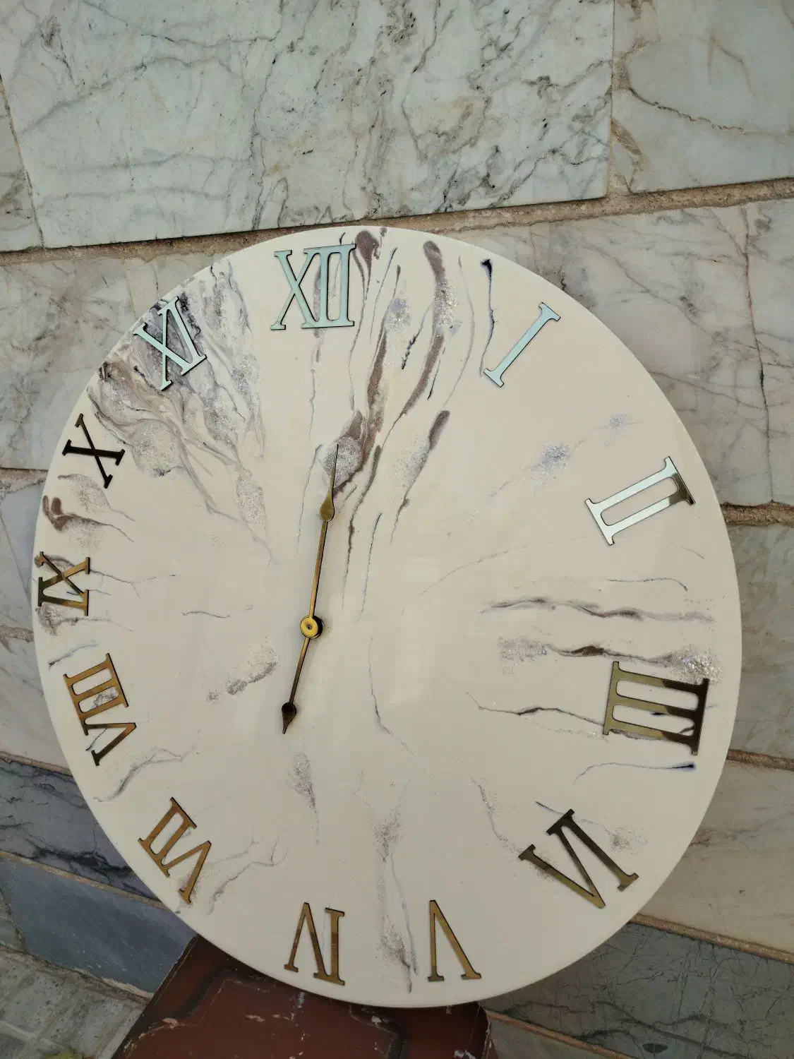 ساعت رزینی فروش به علت جابجایی|ساعت دیواری و تزئینی|اسلامشهر, شهرک قائمیه|دیوار