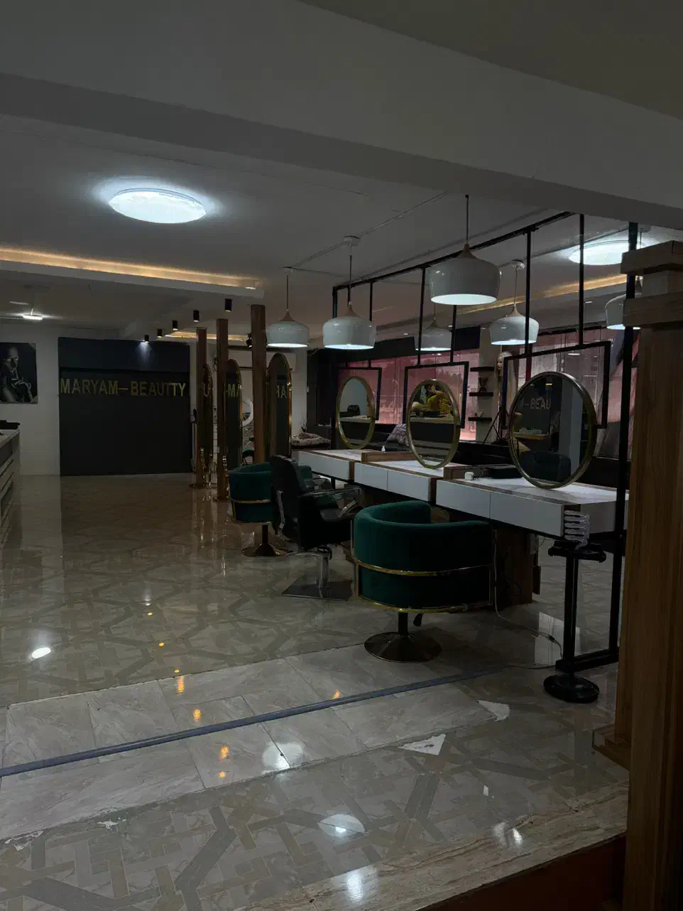 استخدام نیرو خدماتی خانم در سالن زیبایی|استخدام درمانی، زیبایی، بهداشتی|بندرعباس, |دیوار