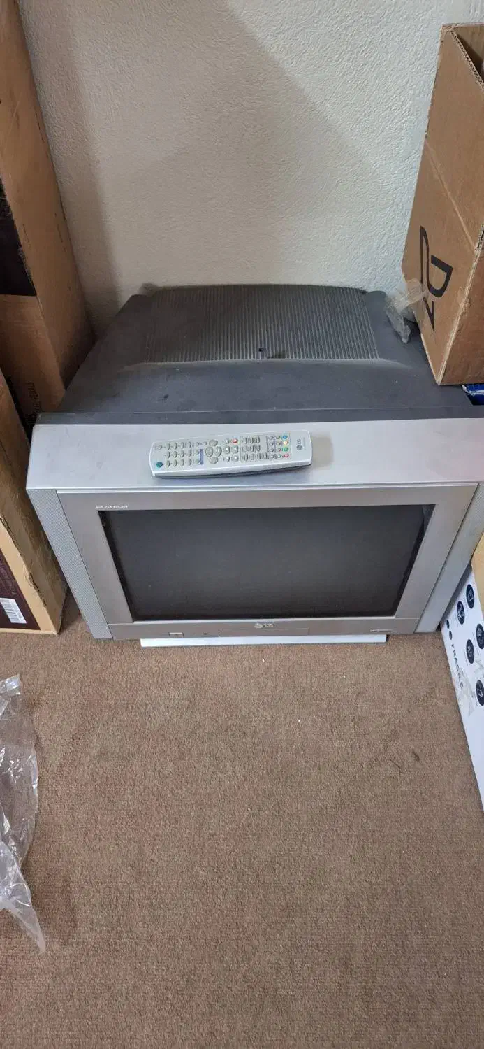 تلویزیون الجی ۲۱ اینچ تمیز با دستگاه دیجیتال|تلویزیون و پروژکتور|لار, |دیوار