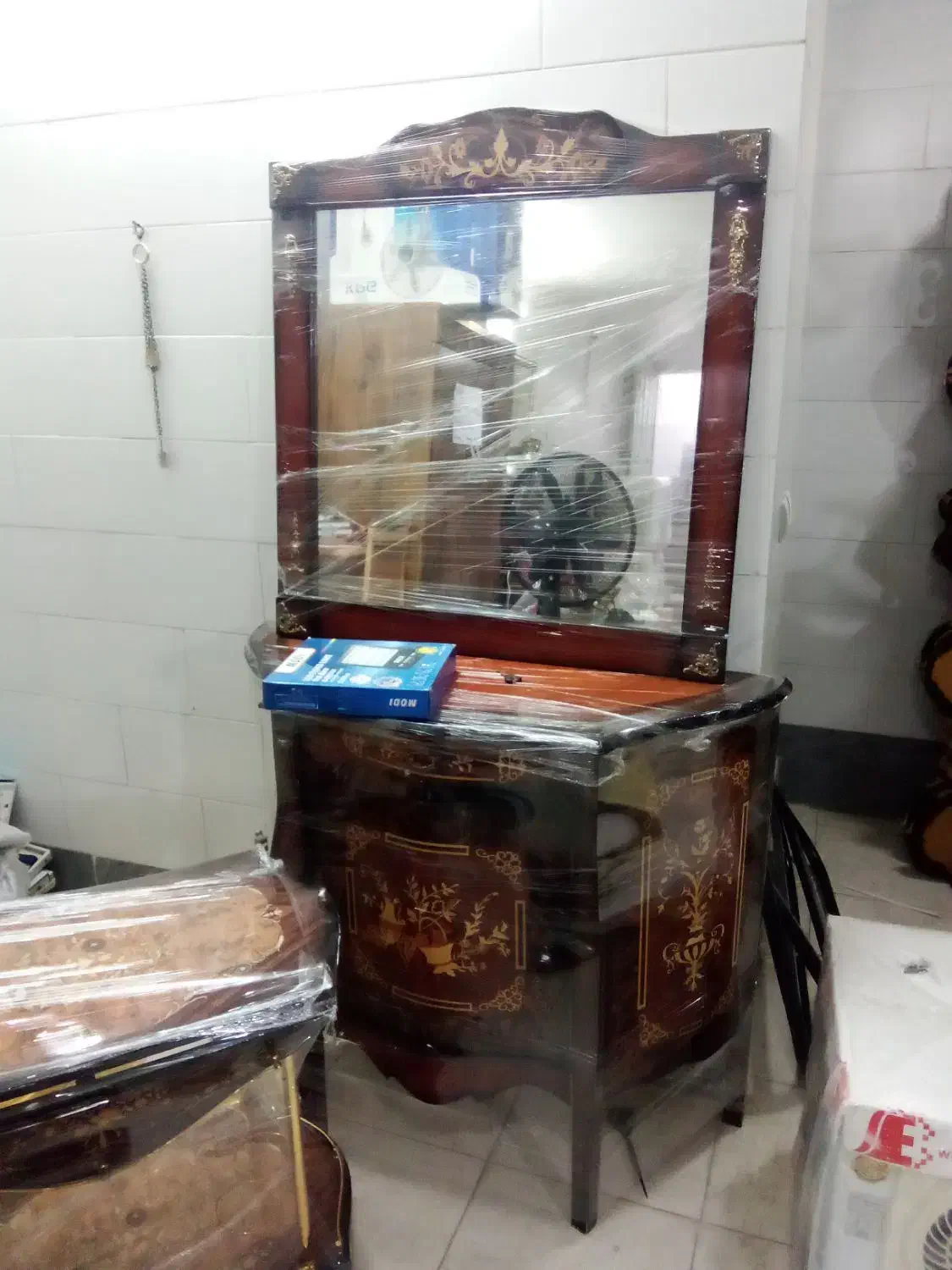 مرشد مثل لوستر میدرخشد|لوستر و چراغ آویز|دامغان, |دیوار