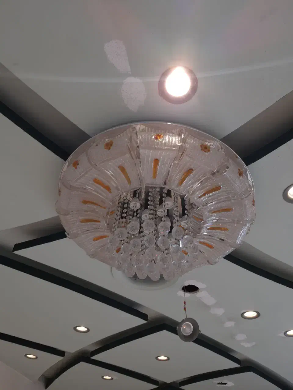 لوستر سقفی کریستالی کم کارکرد|لوستر و چراغ آویز|تبریز, |دیوار
