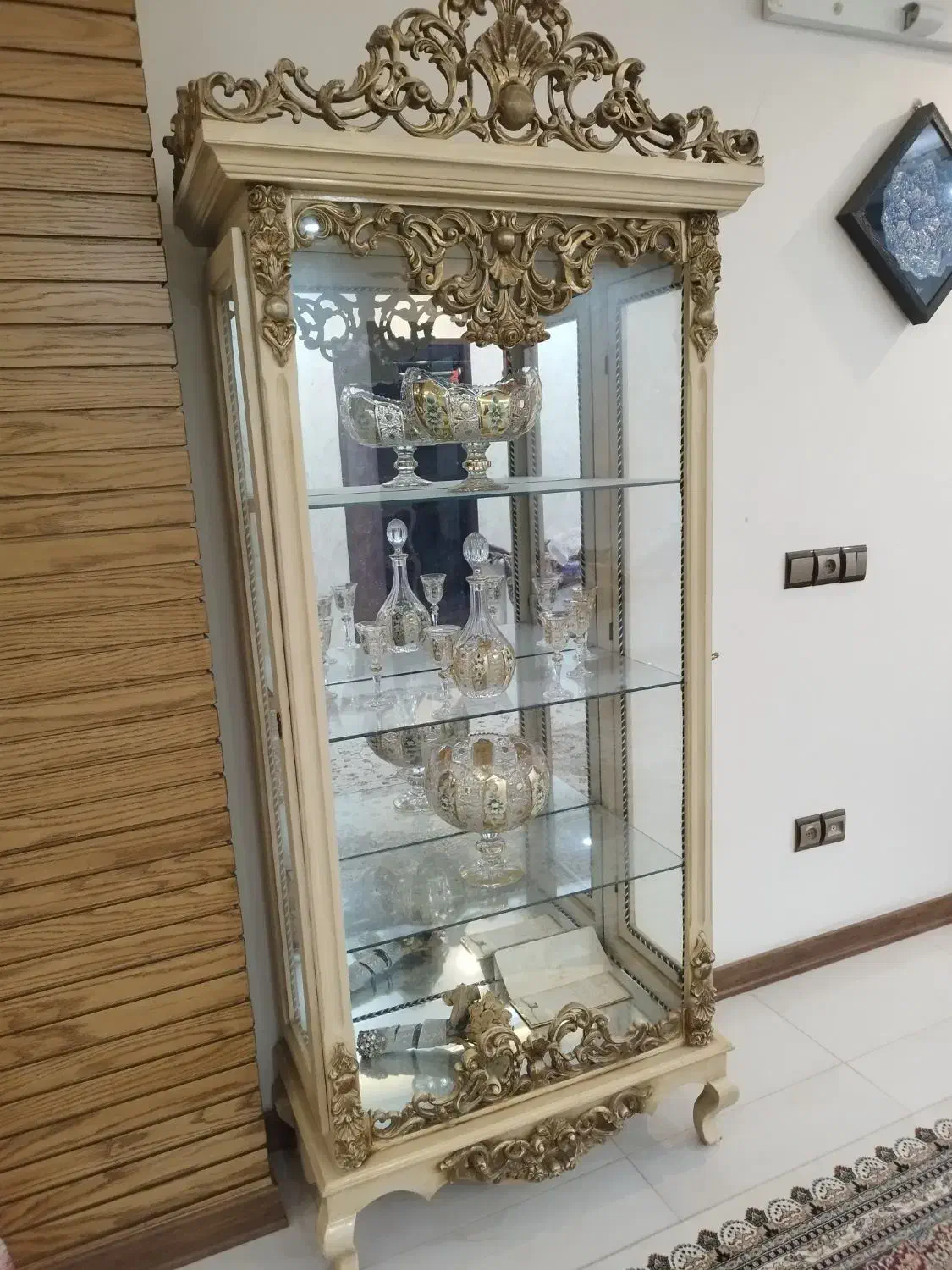 ویترین|بوفه، ویترین، کنسول|اصفهان, خانه اصفهان|دیوار