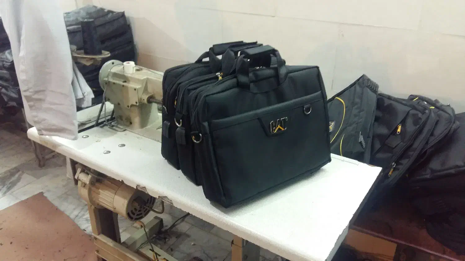 فروش عمده و پخش کیف اداری لپتاپی|کیف، کفش، کمربند|چهارباغ, |دیوار