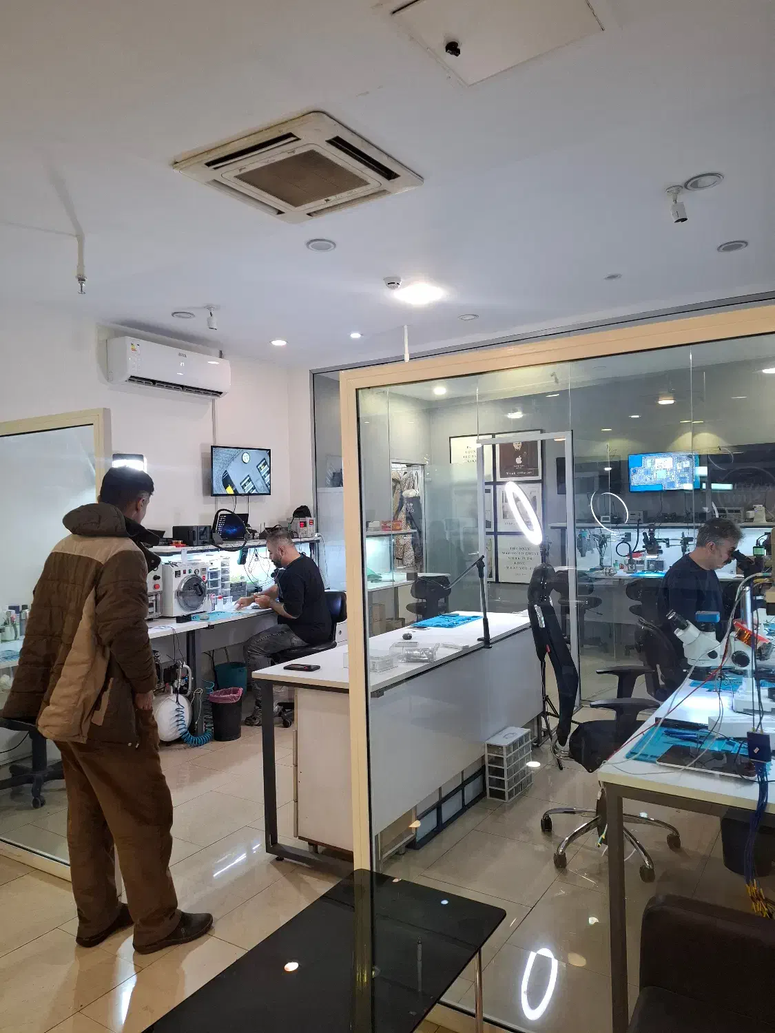 تعمیرات آیفون و سامسونگ|خدمات رایانهای و موبایل|تهران, میرداماد|دیوار