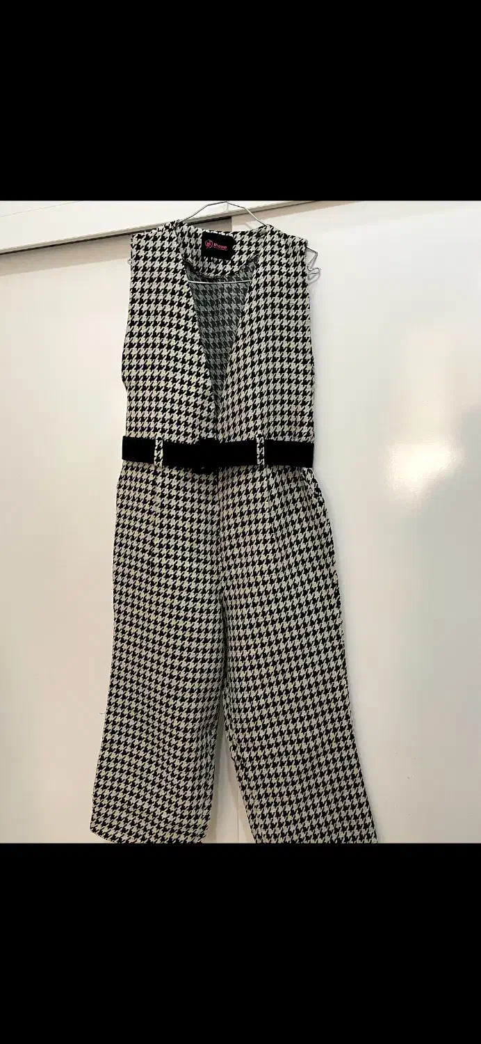 تعدادی لباس پاییزی|لباس|فردیس, فردیس|دیوار