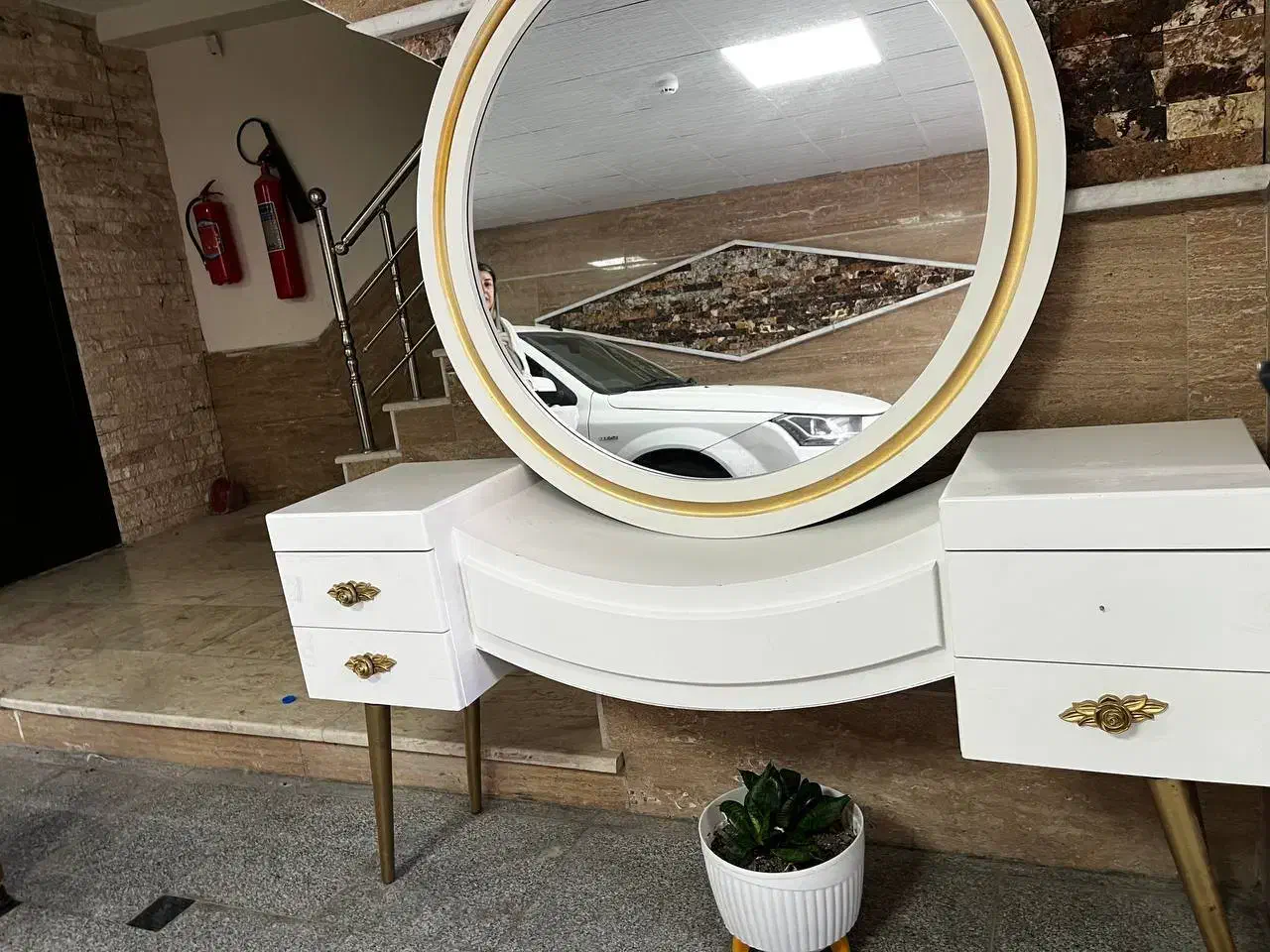 وسایل سالن زنانه|آرایشگاه و سالن‌های زیبایی|کرمانشاه, |دیوار