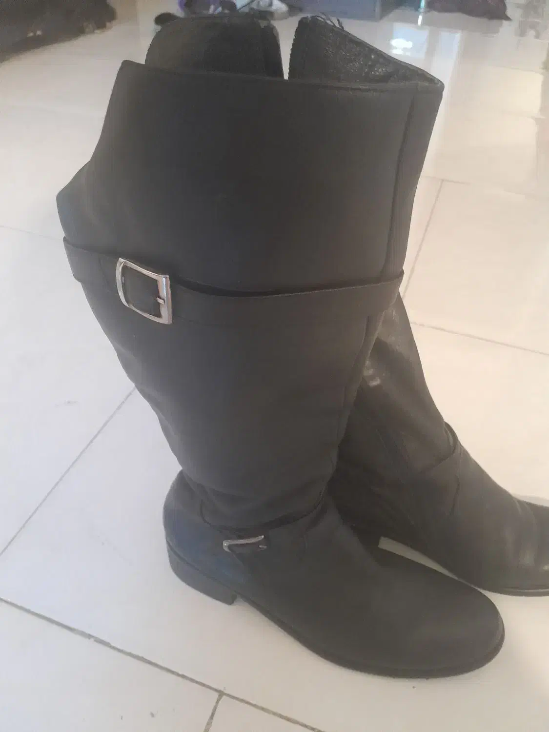 چکمه|کیف، کفش، کمربند|بومهن, |دیوار